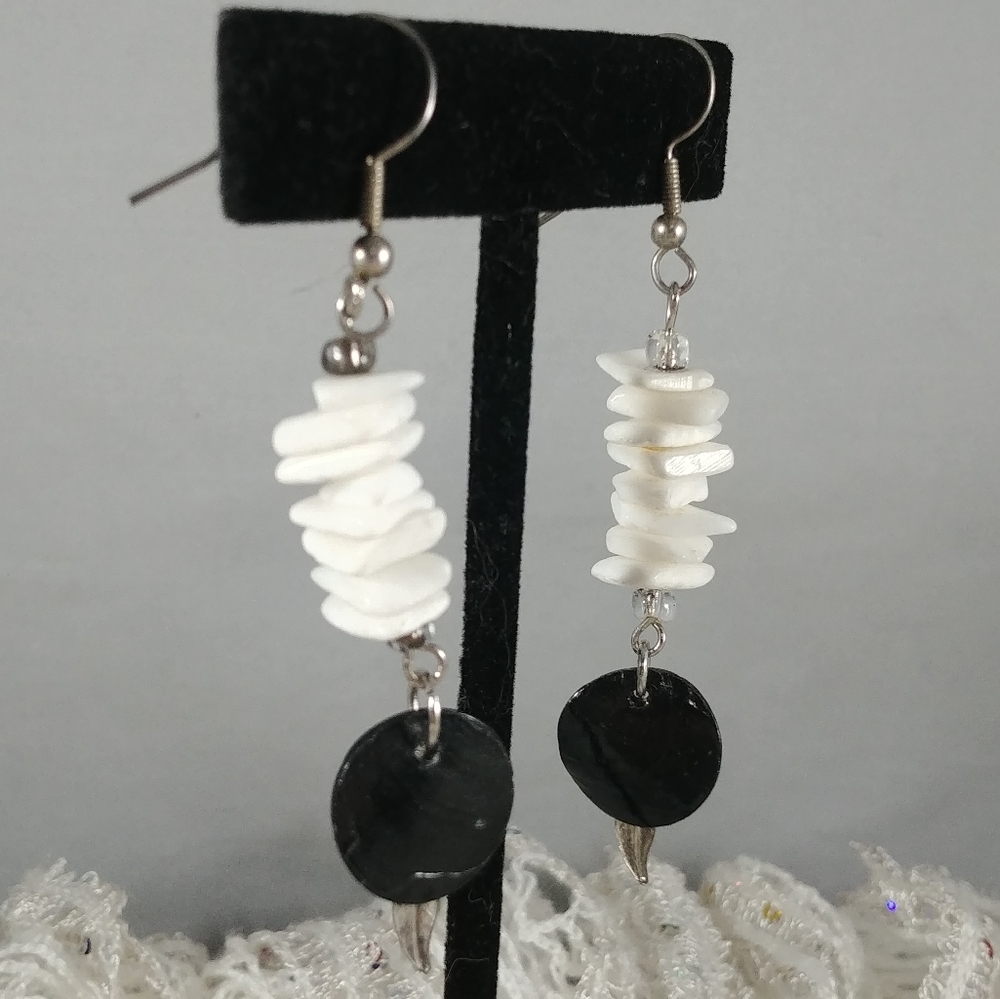 Shell bead earrings - Picture 2 of 5